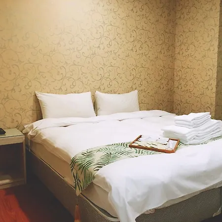Mini Box Hotel